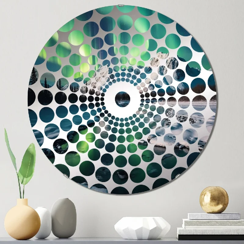 Designart "Northern Lights In Stunning Arctic Mountains IV" - Northern Lights Concentric Circles Decorative Mirror